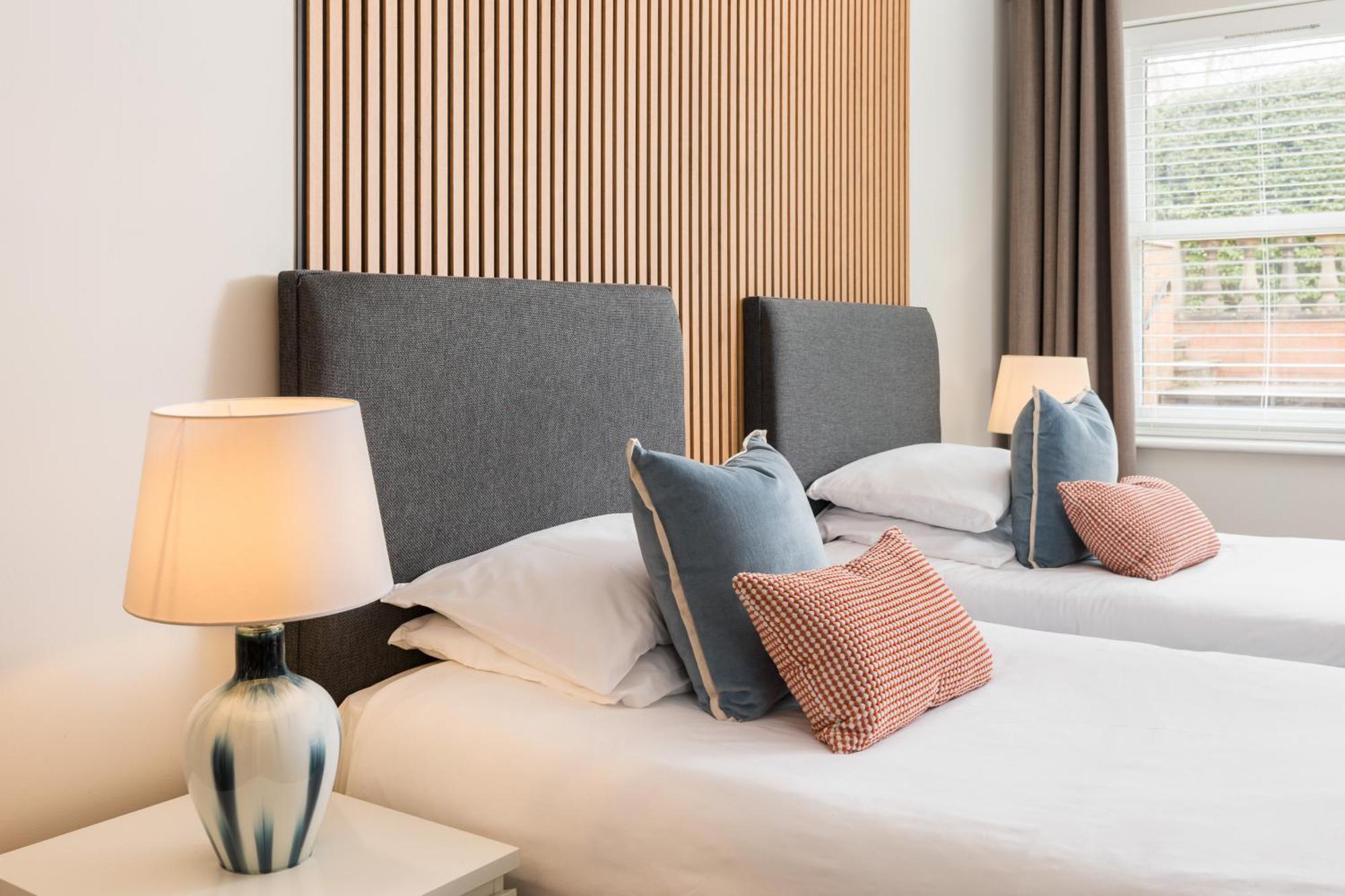 Modern 2-Bedroom Apartments With Free Parking In Leamington Spa Extérieur photo
