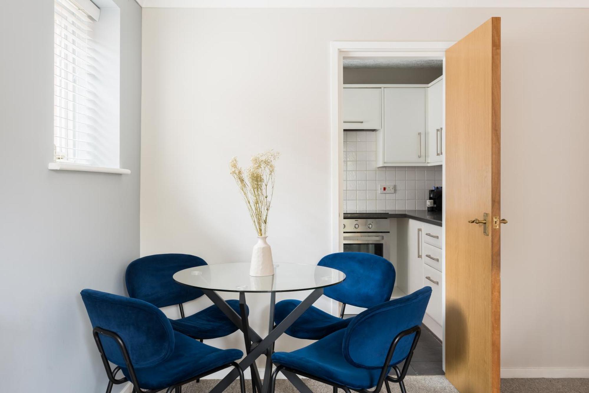 Modern 2-Bedroom Apartments With Free Parking In Leamington Spa Extérieur photo