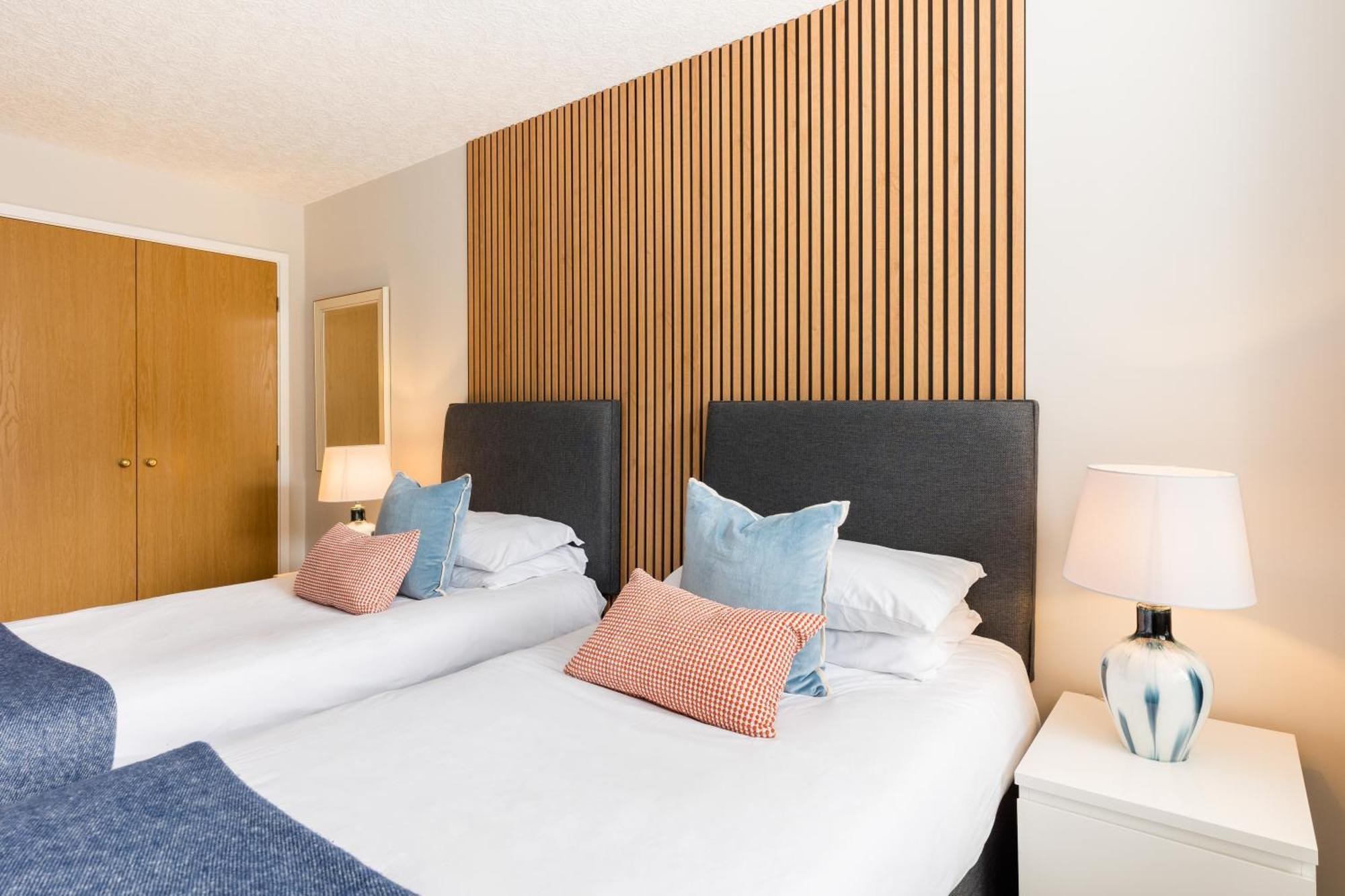 Modern 2-Bedroom Apartments With Free Parking In Leamington Spa Extérieur photo