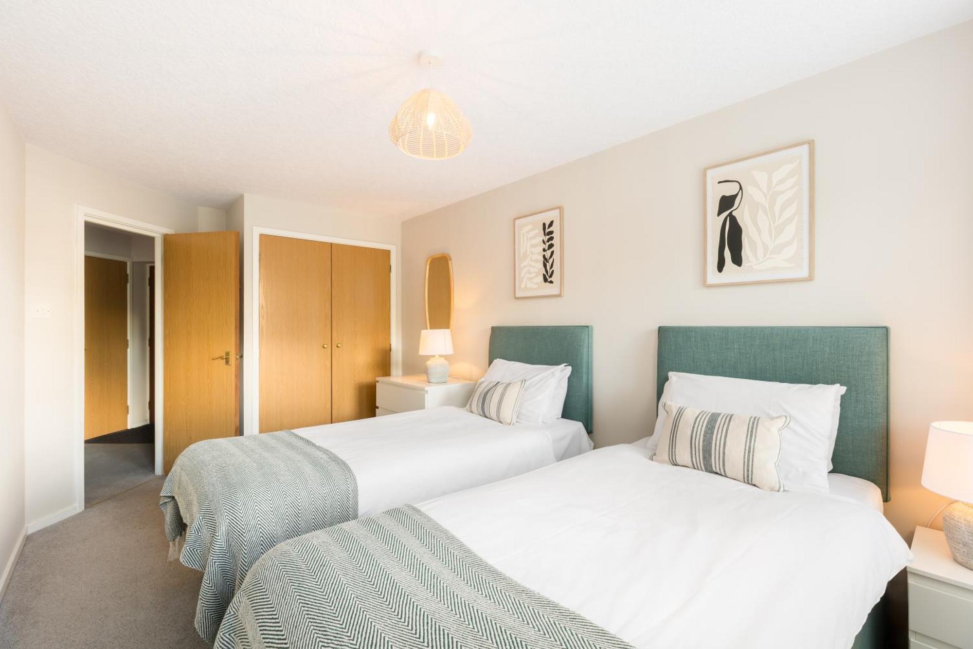 Modern 2-Bedroom Apartments With Free Parking In Leamington Spa Extérieur photo
